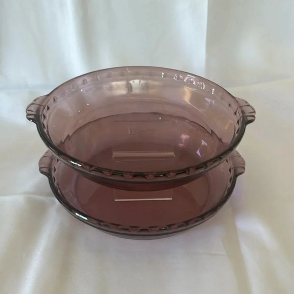 Pyrex Cranberry Glass 9.5” Set of 2 Fluted Pie Pans Crimped Deep Dish Plates 229 - Picture 2 of 6